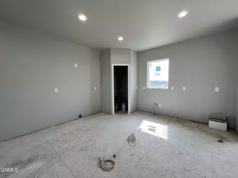 4800 Cornice Loop, Bismarck, ND 58503 photo 3