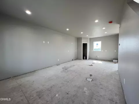 4800 Cornice Loop, Bismarck, ND 58503 photo 2