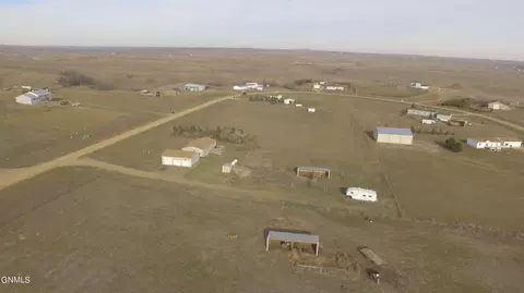 2587 Windsor Pl N, Mandan, ND 58554 photo 29