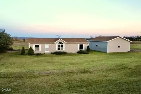 2587 Windsor Pl N, Mandan, ND 58554 photo 3