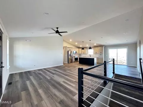 5481 Fresh Water Ln, Williston, ND 58801 photo 2