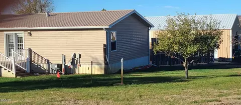 126 Driftwood Ln, Watford City, ND 58854