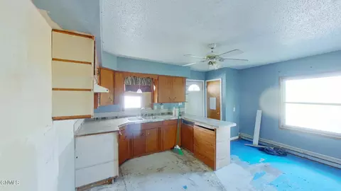 907 Collins Ave, Mandan, ND 58554 photo 4