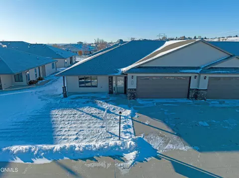 3325 Baltus Ln, Bismarck, ND 58501