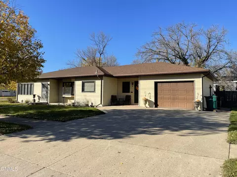 311 9th Ave N, Carrington, ND 58421