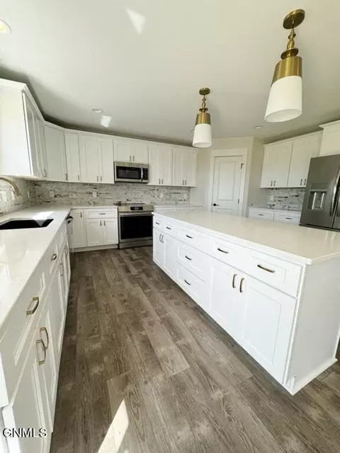 5477 Fresh Water Ln, Williston, ND 58801 photo 8