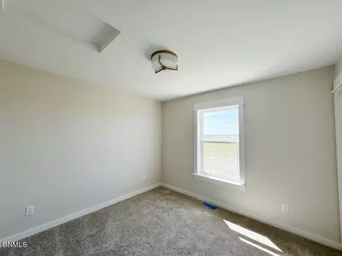 5477 Fresh Water Ln, Williston, ND 58801 photo 10