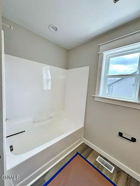 Bath - 5485 Fresh Water Ln, Williston, ND 58801 photo 7 of 7