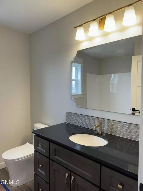 Bath - 5485 Fresh Water Ln, Williston, ND 58801 photo 6 of 7