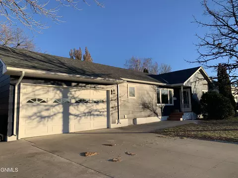 1120 2nd Ave E, Williston, ND 58801