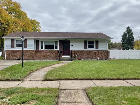 641 S 14th St, Bismarck, ND 58504
