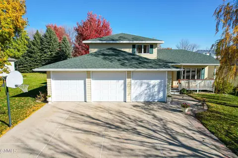 3209 Nevada St, Bismarck, ND 58503