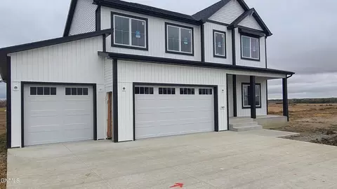 5619 Smette Bnd, Bismarck, ND 58504