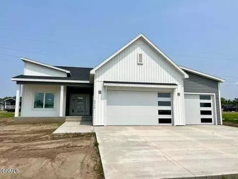 5312 Holmes Dr, Bismarck, ND 58504