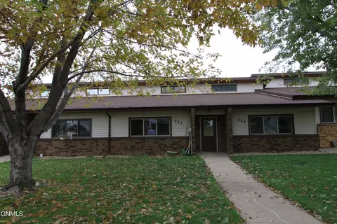 220 14th Strt Ne St NE, Mandan, ND 58554