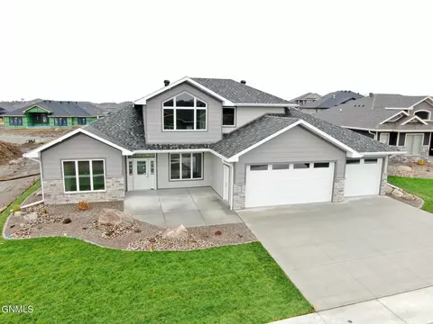 1001 Collective Ln, Bismarck, ND 58503
