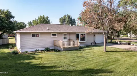 Exterior - 305 Front St SE, Beulah, ND 58523 photo 8 of 13