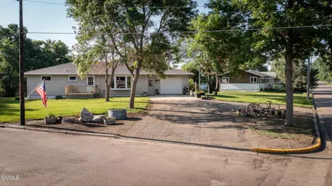 Exterior - 305 Front St SE, Beulah, ND 58523 photo 11 of 13