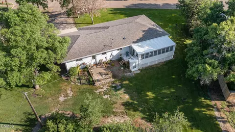 Exterior - 305 Front St SE, Beulah, ND 58523 photo 4 of 13