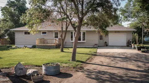 305 Front St SE, Beulah, ND 58523