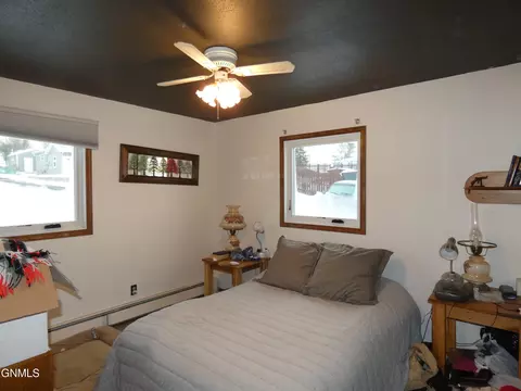 105 8th St NW, Mandan, ND 58554 photo 10