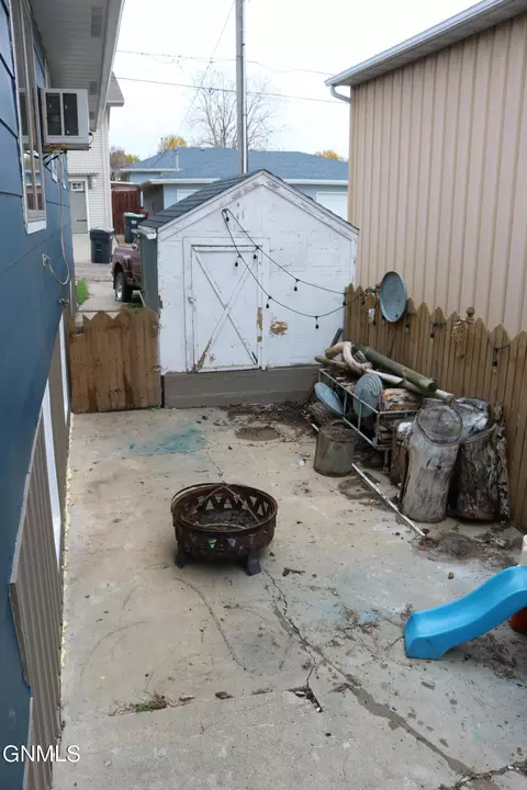 105 8th St NW, Mandan, ND 58554 photo 23
