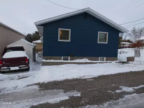 105 8th St NW, Mandan, ND 58554 photo 22