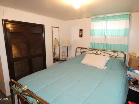 105 8th St NW, Mandan, ND 58554 photo 12