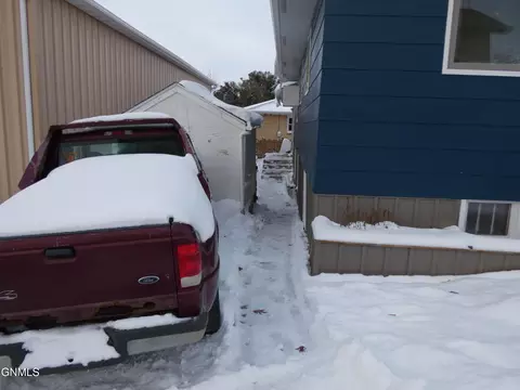 105 8th St NW, Mandan, ND 58554 photo 21