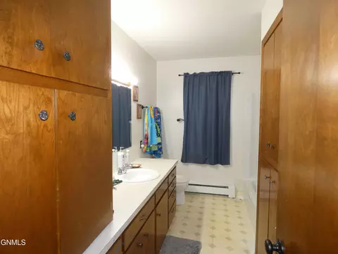 105 8th St NW, Mandan, ND 58554 photo 8