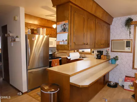105 8th St NW, Mandan, ND 58554 photo 5