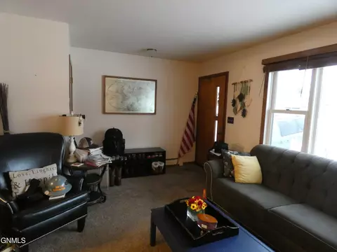 105 8th St NW, Mandan, ND 58554 photo 7