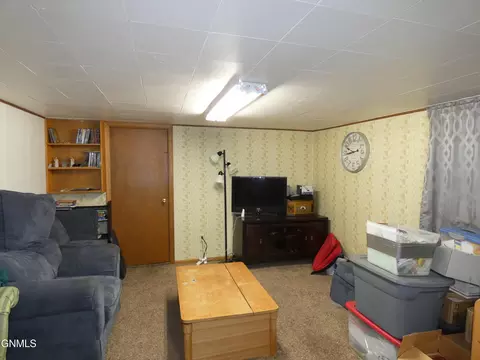 105 8th St NW, Mandan, ND 58554 photo 18