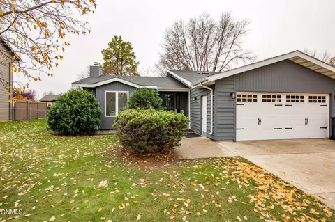 407 Wachter Ave E, Bismarck, ND 58504