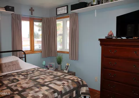 1703 Monte Dr NW, Mandan, ND 58554 photo 21