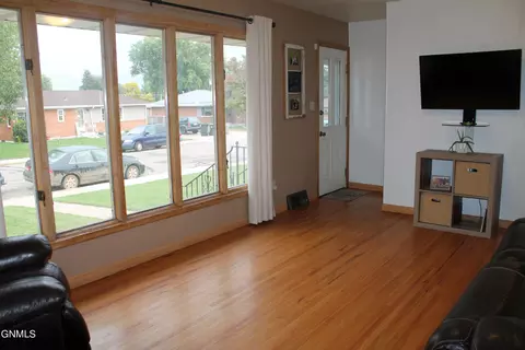 1703 Monte Dr NW, Mandan, ND 58554 photo 7