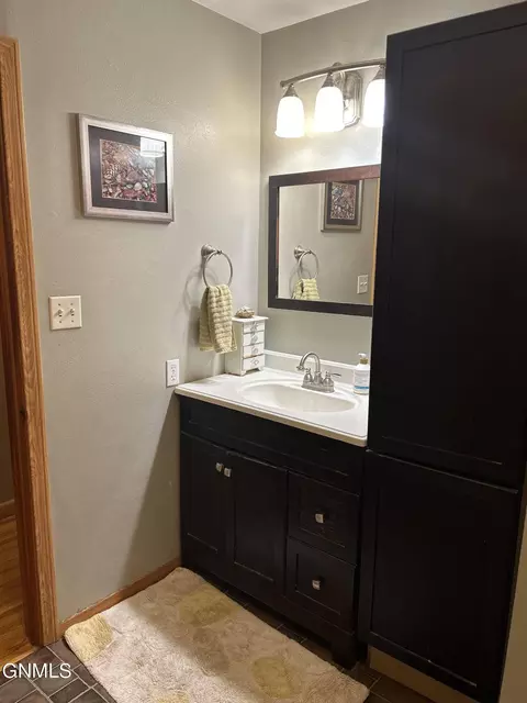 1703 Monte Dr NW, Mandan, ND 58554 photo 26