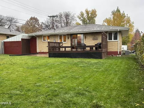 1703 Monte Dr NW, Mandan, ND 58554 photo 5