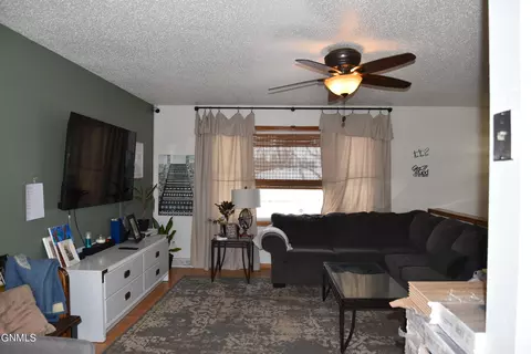 71 Mcdougall Dr, Lincoln, ND 58504 photo 4