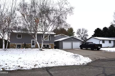 71 Mcdougall Dr, Lincoln, ND 58504