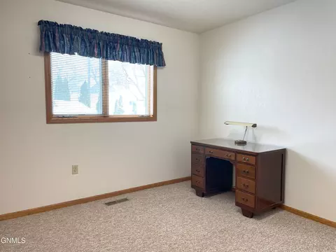 749 3rd St N, Carrington, ND 58421 photo 27