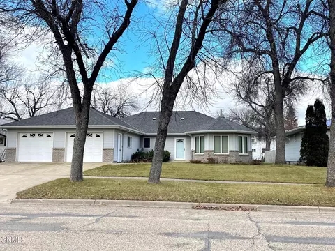 749 3rd St N, Carrington, ND 58421