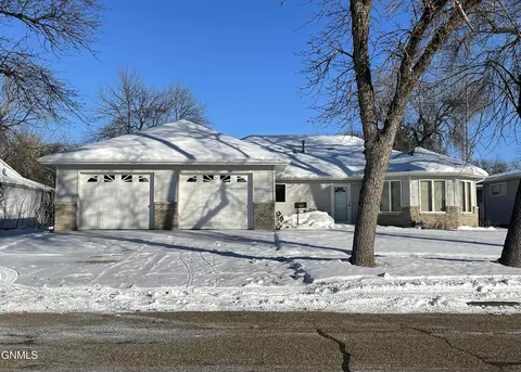 749 3rd St N, Carrington, ND 58421 photo 9