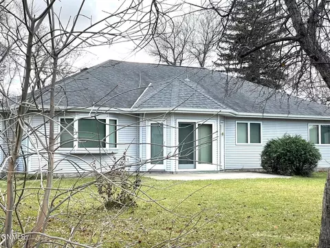 749 3rd St N, Carrington, ND 58421 photo 2