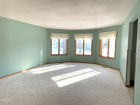 749 3rd St N, Carrington, ND 58421 photo 13