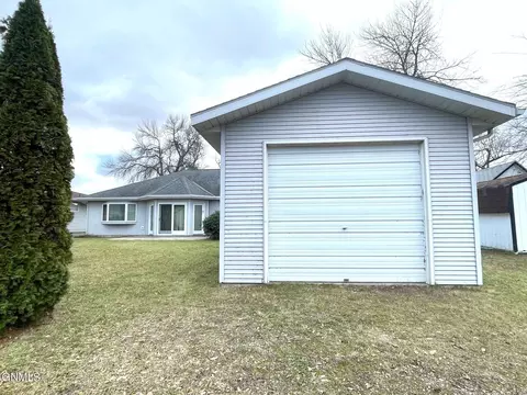 749 3rd St N, Carrington, ND 58421 photo 3