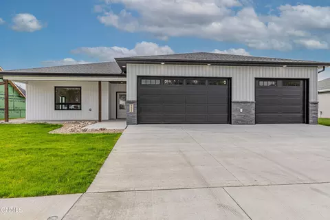 5505 Smette Bnd, Bismarck, ND 58504