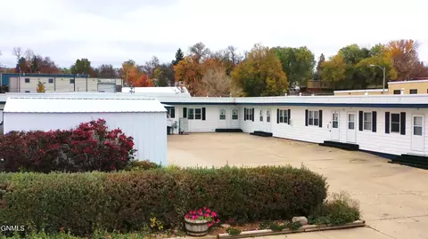 2316 Broadway Ave E, Bismarck, ND 58501 photo 1