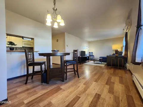 203 E Avenue C E, Bismarck, ND 58501 photo 8