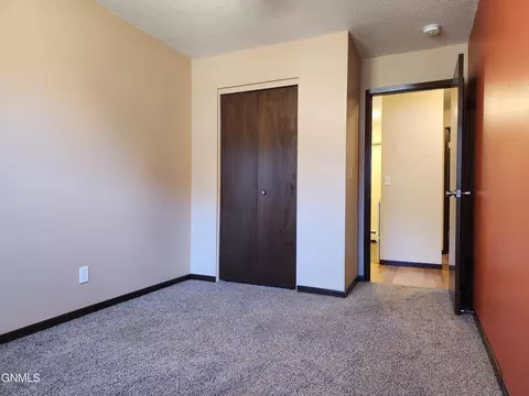 203 E Avenue C E, Bismarck, ND 58501 photo 14